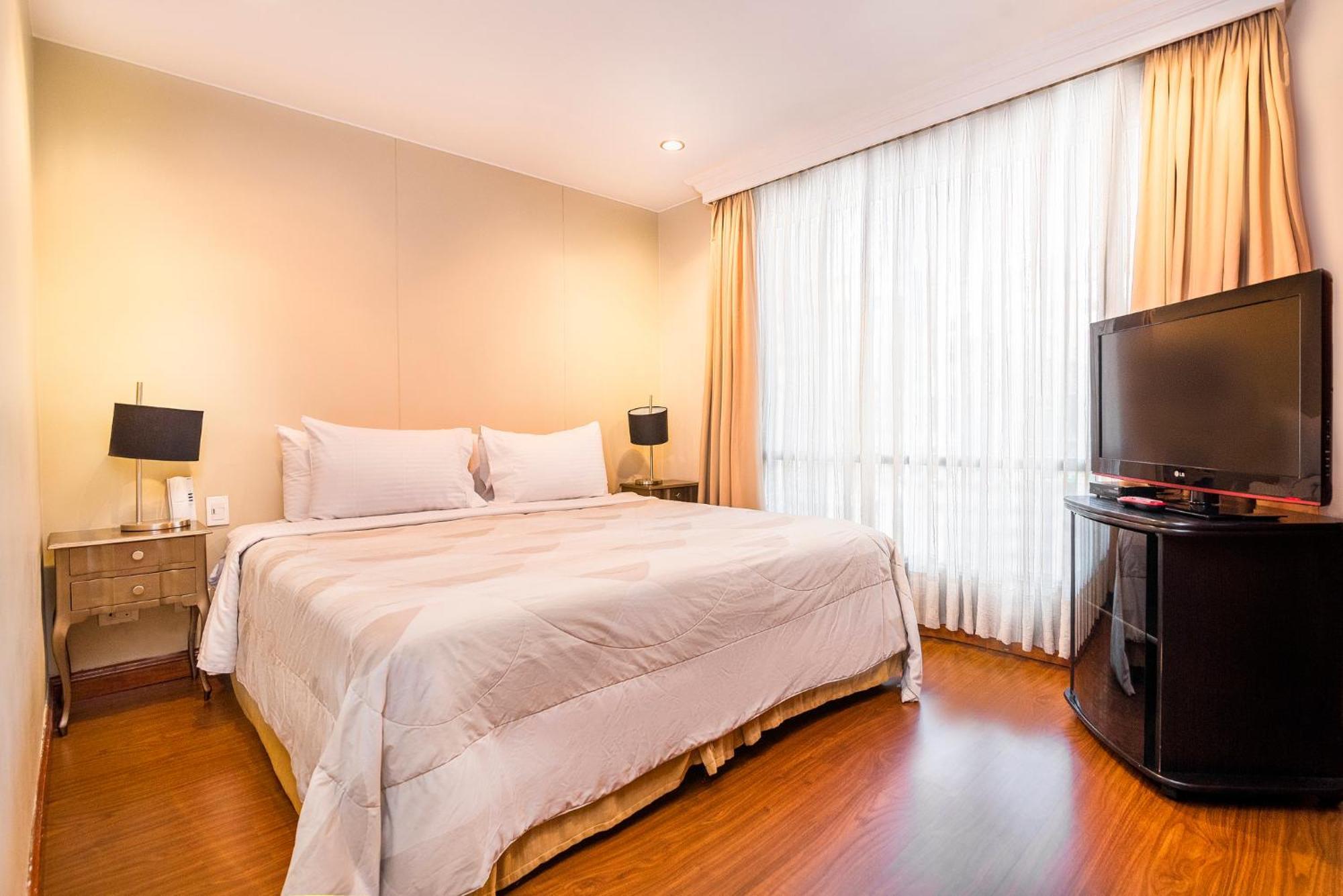 Appart hôtel Lloyds Apartasuites Parque 93 4*