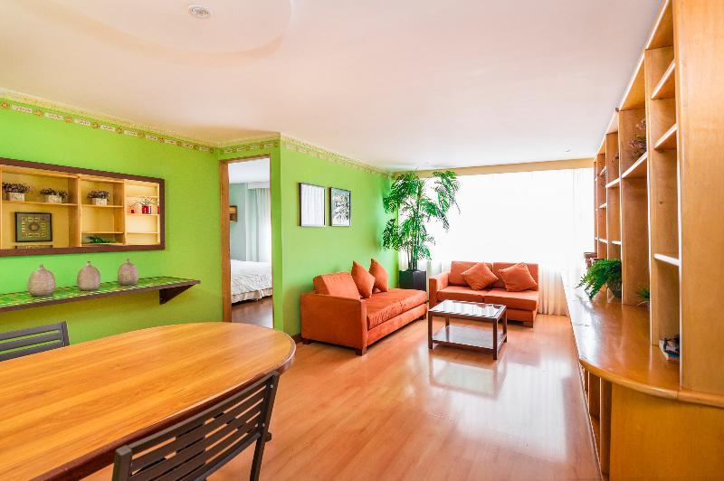 Appart hôtel Lloyds Apartasuites Parque 93 4*