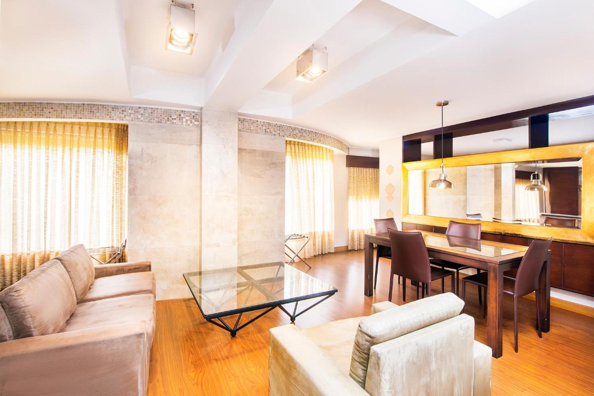 Appart hôtel Lloyds Apartasuites Parque 93 4*